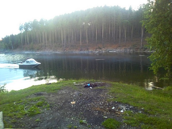 На Усть-Илимском водохранилище утонул мужчина судно ГИМС ищет утопленника
