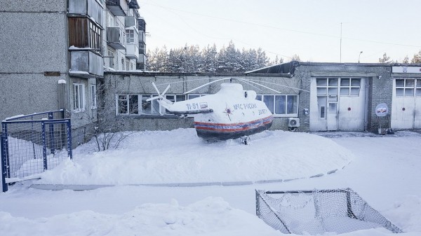 Вертолет Ми-26 из снега