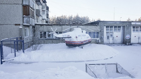 Вертолет из снега слепили спасатели в Усть-Илимске Вертолет Ми-26 из снега