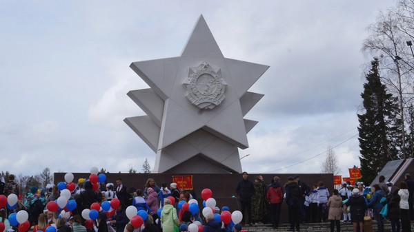 Памятник Три звезды. Усть-Илимск